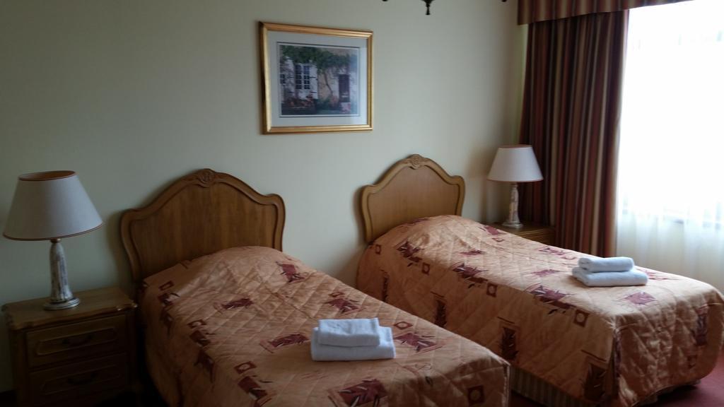 Hotel Sportwerk Tyniec Maly Oda fotoğraf