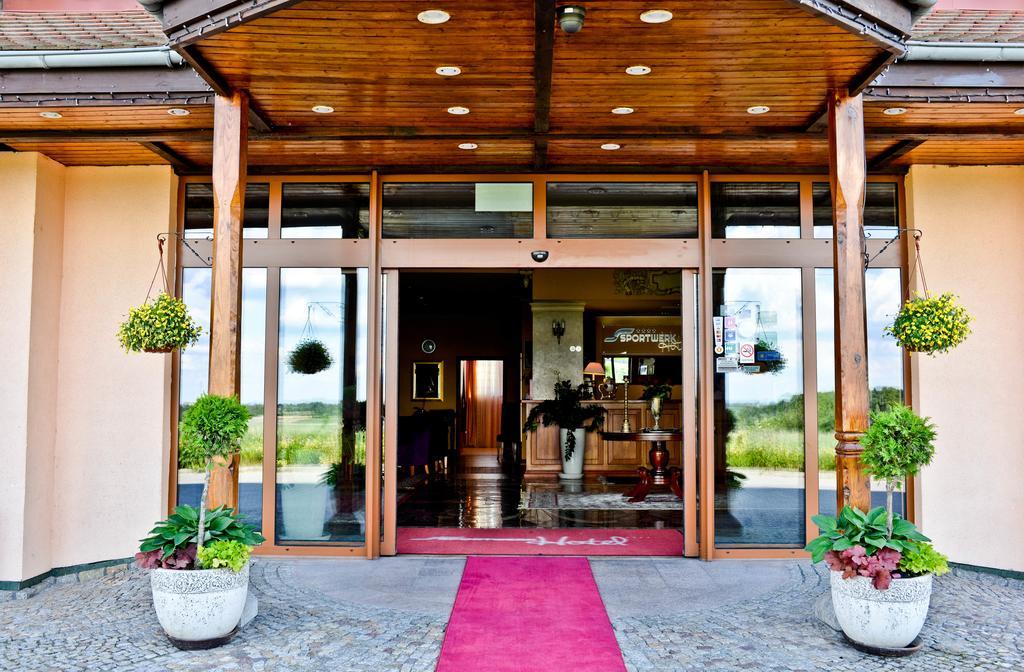 Hotel Sportwerk Tyniec Maly Dış mekan fotoğraf