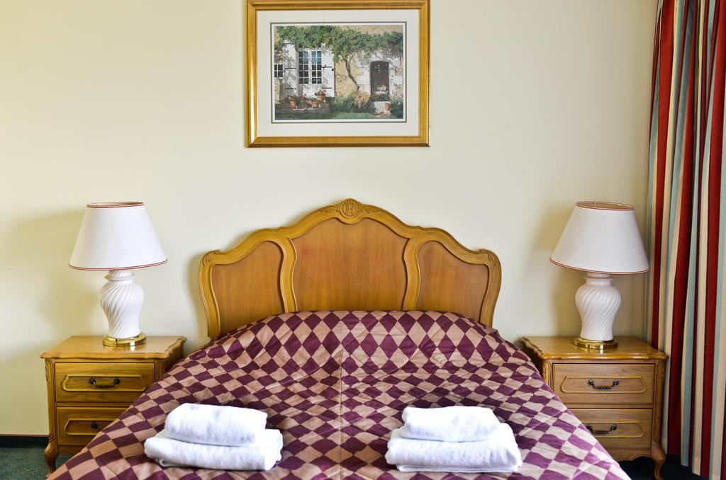 Hotel Sportwerk Tyniec Maly Oda fotoğraf